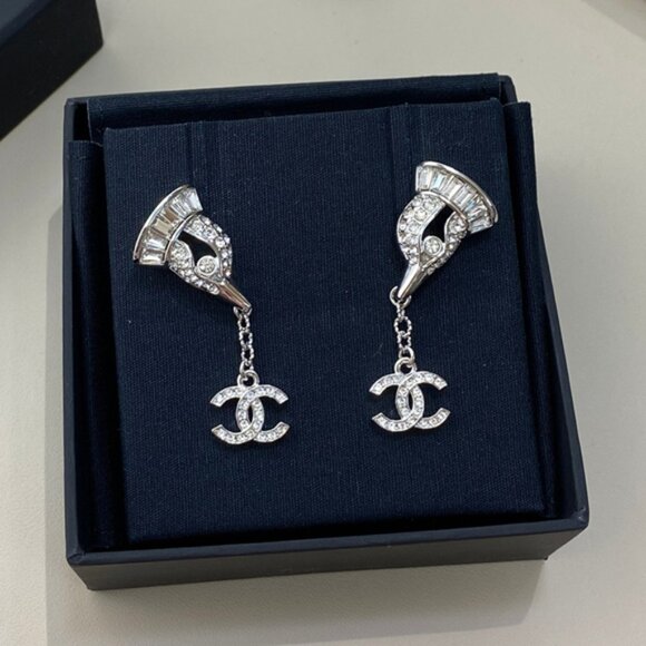 CHANEL Earrings - Picture 2 of 5